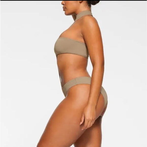 ✨SKIMS SWIM CUT OUT HALTER MONOKINI ONE PIECE SWIMSUIT DESERT L - Picture 2 of 5